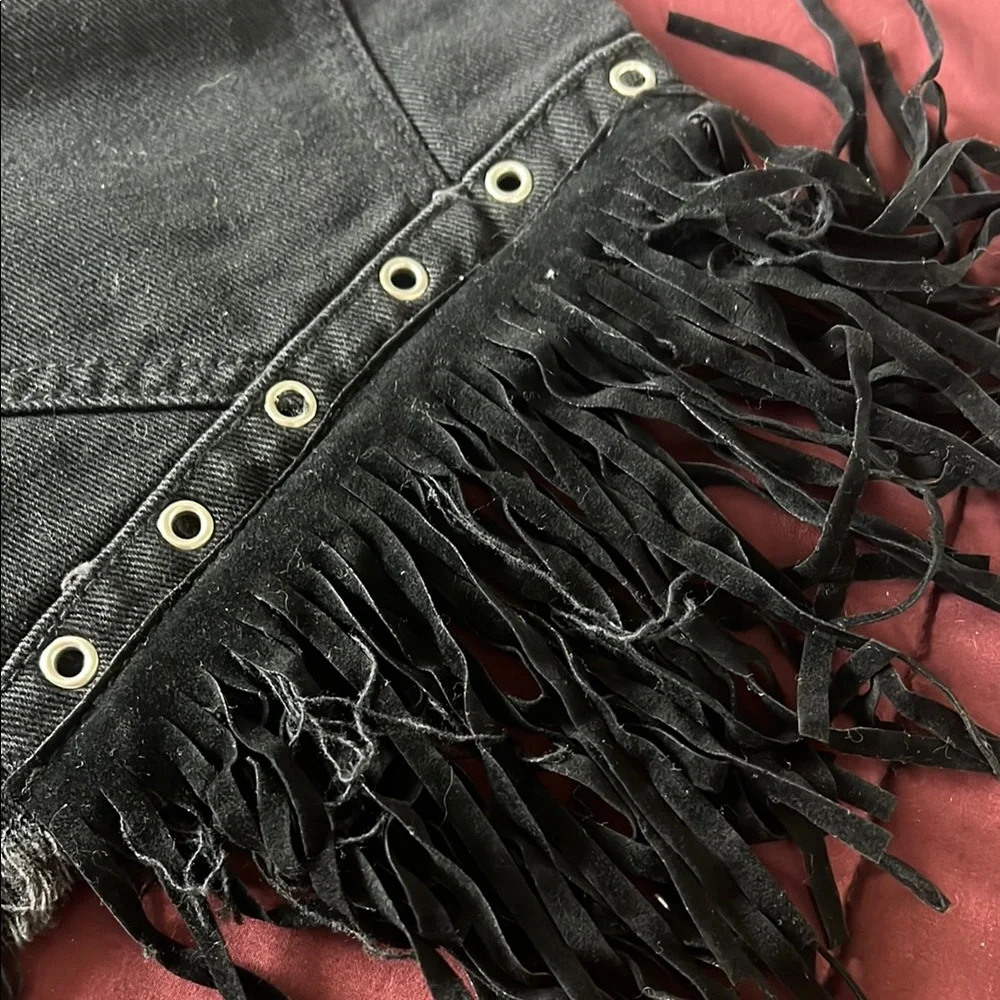 SHEIN Black High-Waisted Jean Shorts with Distressed Frayed Hem - Picture 3 of 4